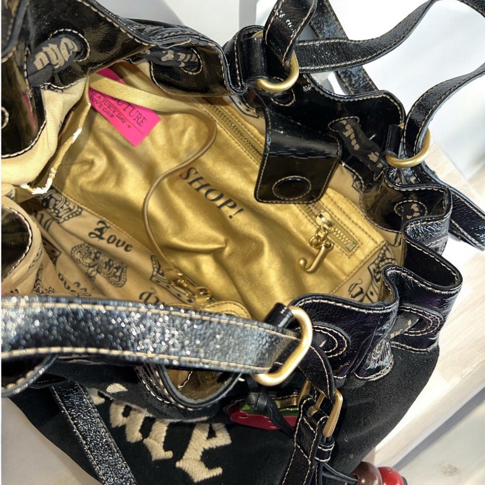 VINTAGE🍓HTF Juicy Couture Strawberry Fields Daydreamer bag Y2K
EUC✨ - Picture 10 of 14